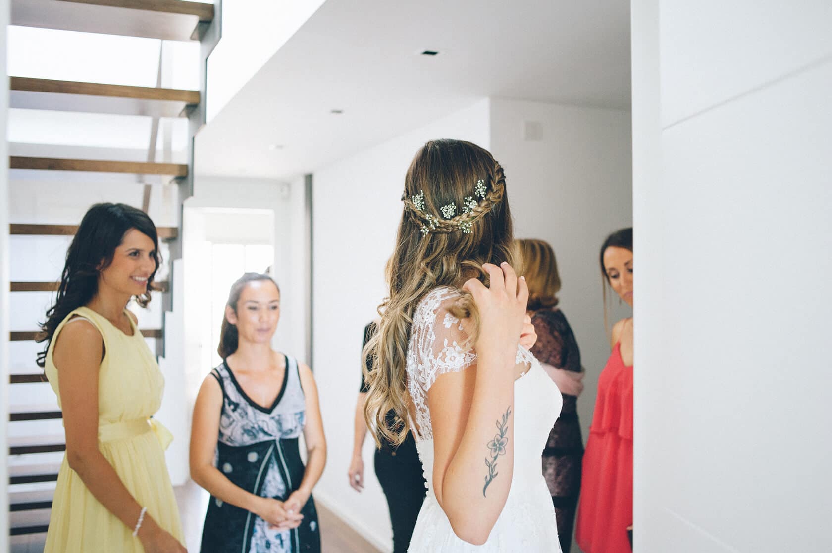 Bride with floral hairpiece and bridesmaids in a Barcelona wedding - Barcelona Wedding Photographer