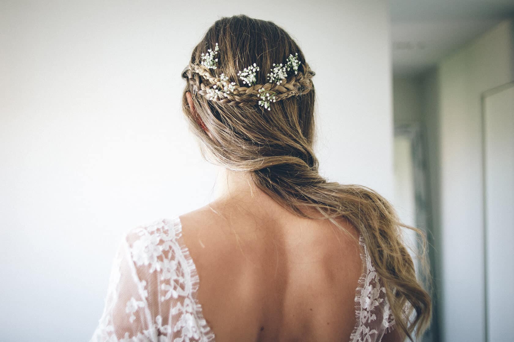 Bride with braided hairstyle and flowers, wedding photographer Barcelona - Barcelona Wedding Photographer