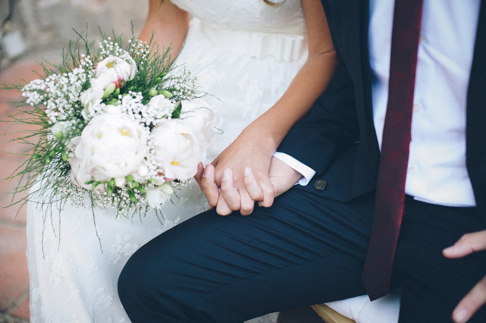 Cris & Rafa wedding: Couple holding hands with bouquet in Barcelona - Barcelona Wedding Photographer