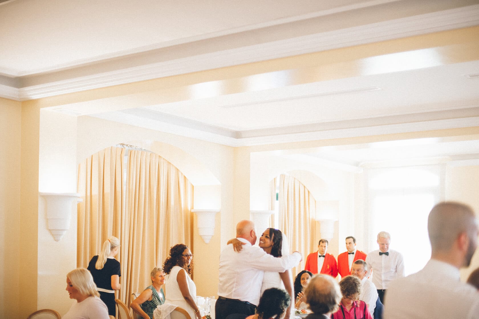 Wedding celebration in S'Agaro, Spain: couple dances while guests watch. - Barcelona Wedding Photographer