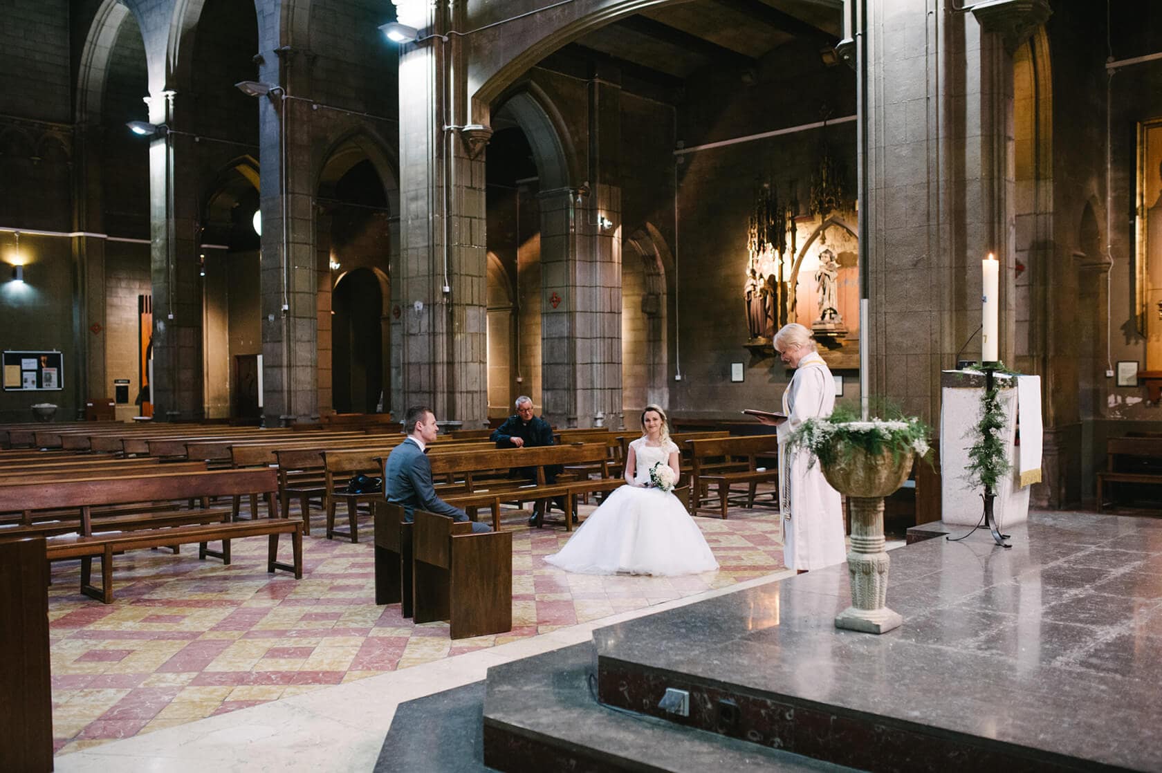 Bride and groom in church with officiant, Barcelona wedding photographer - Barcelona Wedding Photographer