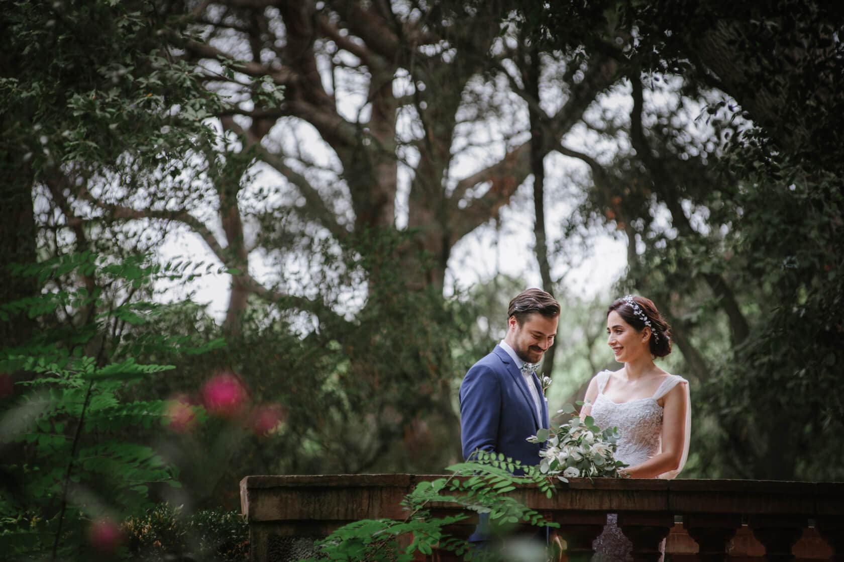 Wedding couple at Parc del Laberint d'Horta - Barcelona Wedding Photographer