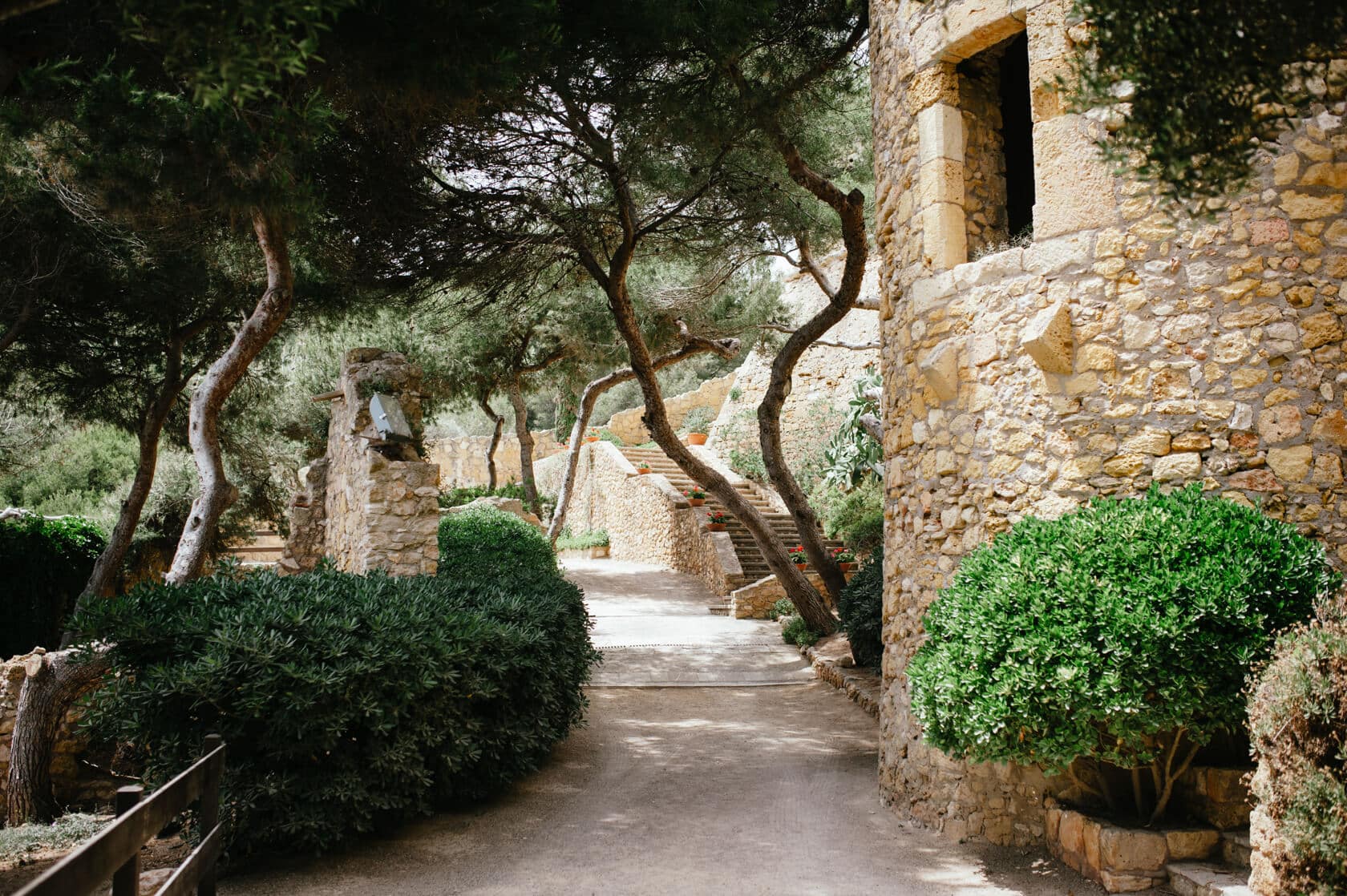 Castell de Tamarit wedding photography: Stone path and ancient architecture - Barcelona Wedding Photographer