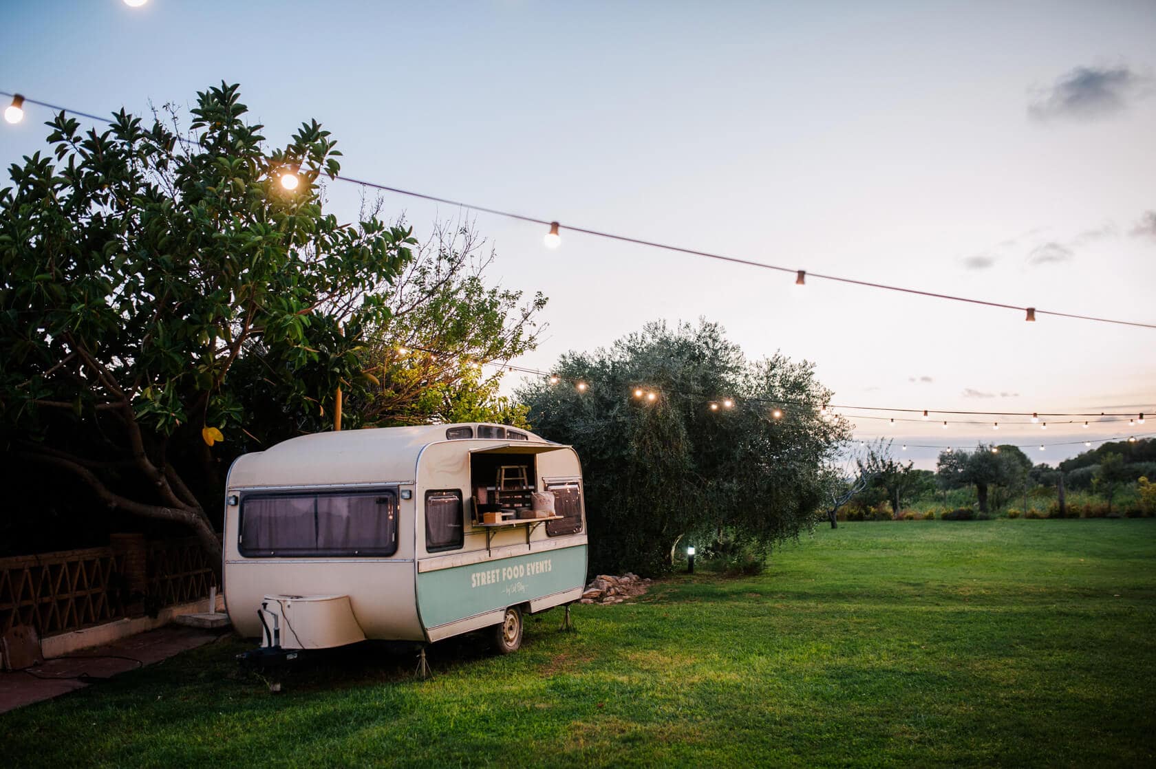 Food trailer at dusk for Clos la Plana wedding in Sitges. - Barcelona Wedding Photographer