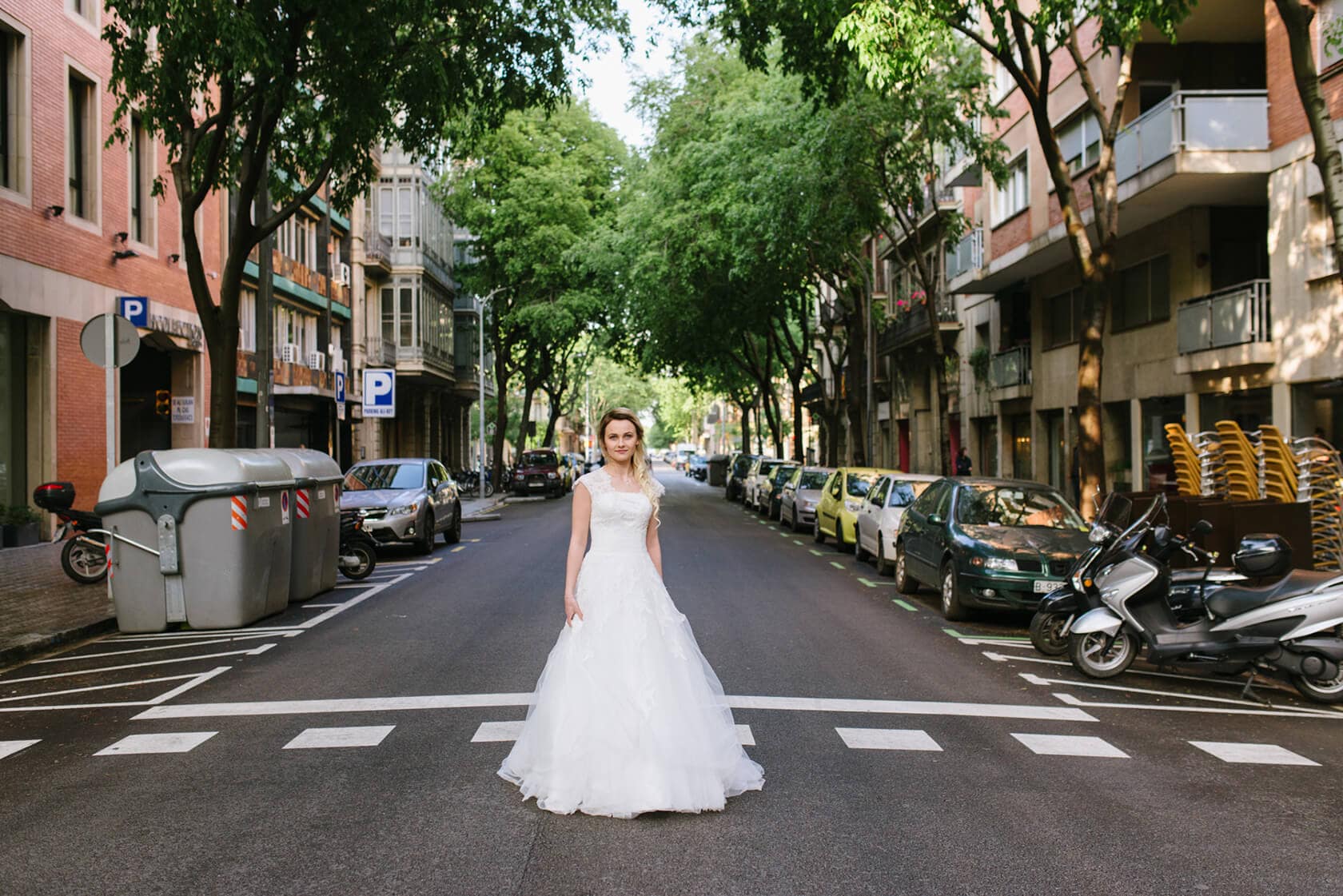 Bride in a white wedding dress on a Barcelona street, Barcelona wedding photographer - Barcelona Wedding Photographer