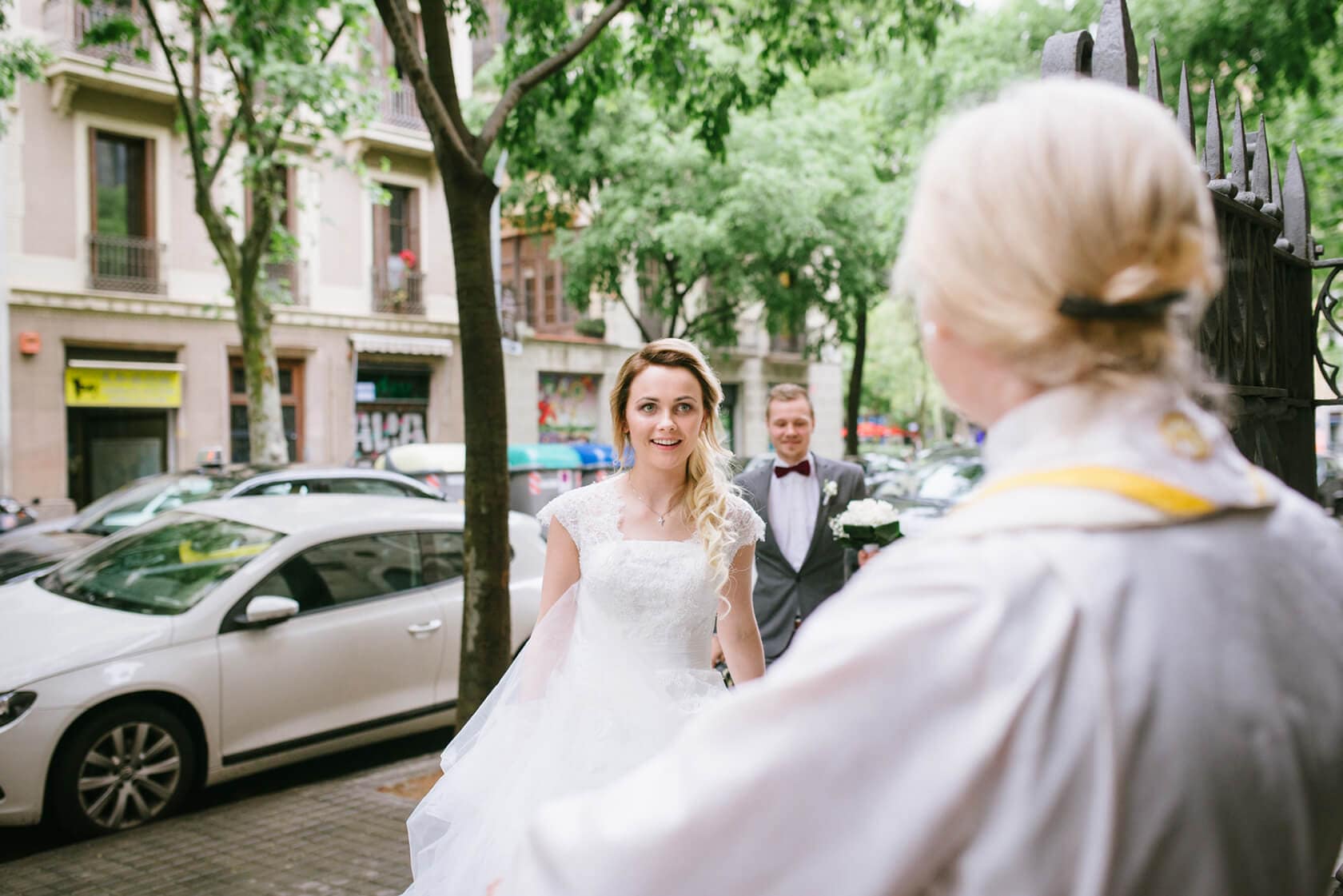 Bride and groom in Barcelona, captured by a Barcelona wedding photographer. - Barcelona Wedding Photographer