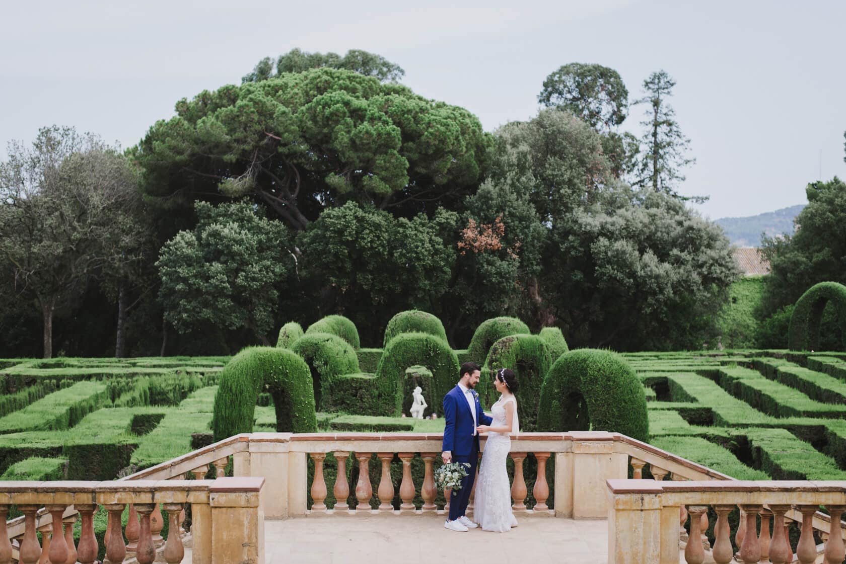 Wedding couple in Parc del Laberint d'Horta garden - Barcelona Wedding Photographer