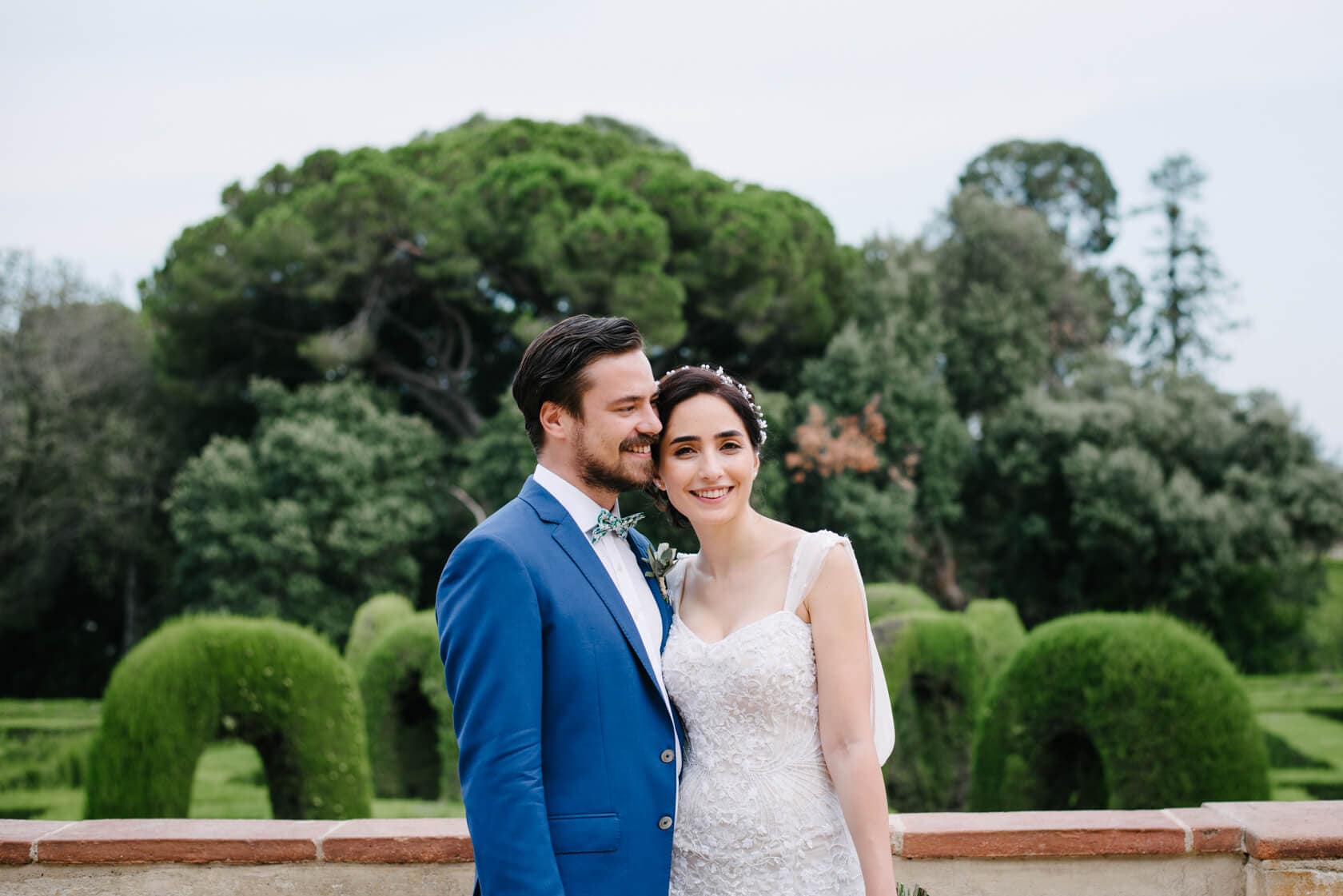 Wedding couple at Parc del Laberint d'Horta Barcelona - Barcelona Wedding Photographer
