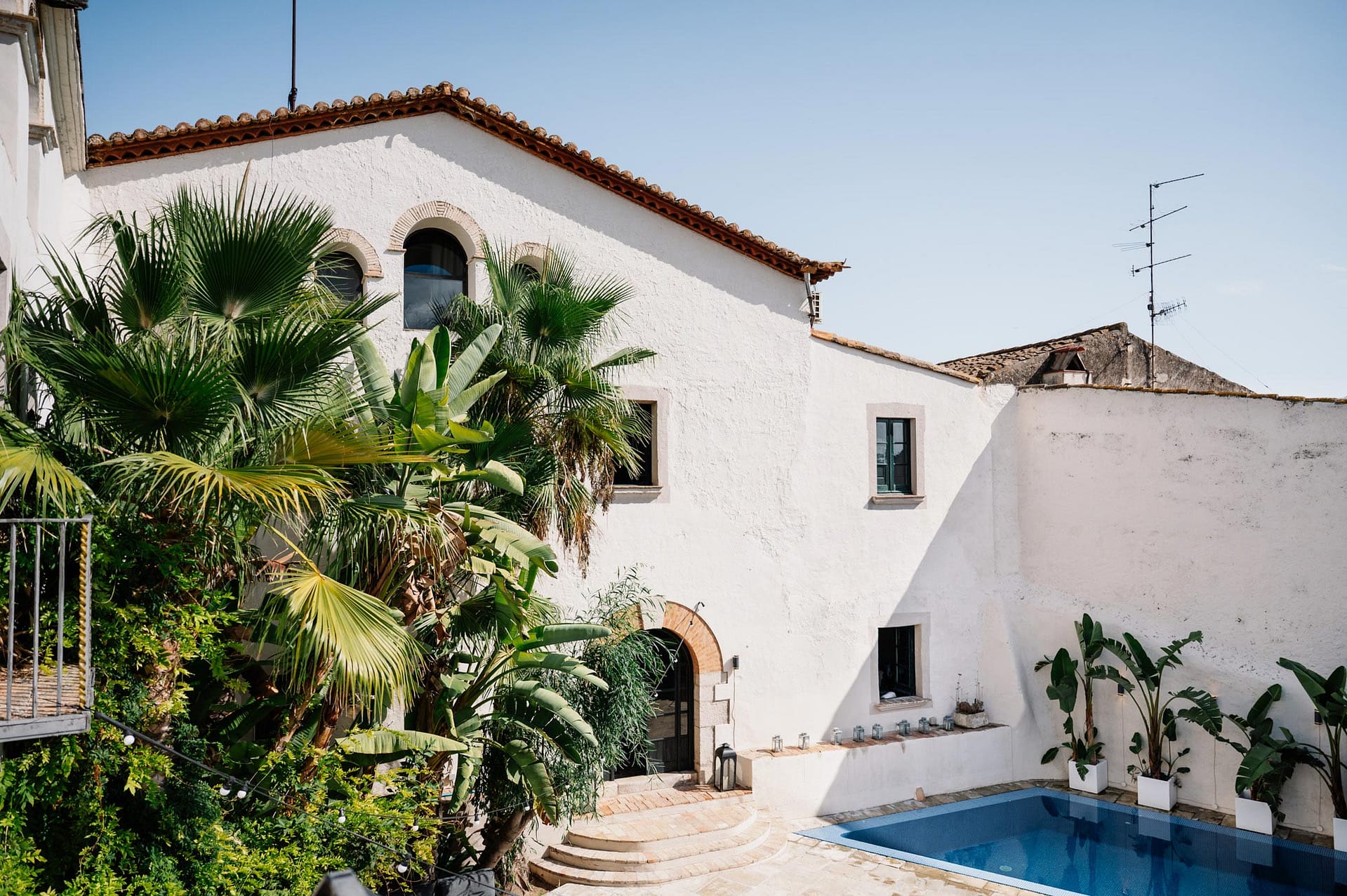 White villa with palm trees and pool, Masia Victoria wedding venue - Sitges Wedding Photographer